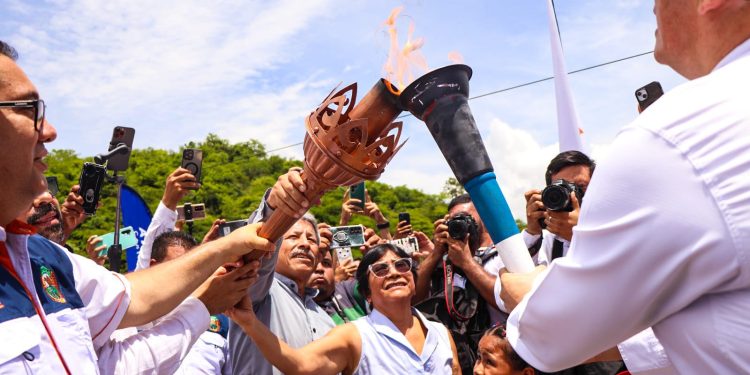 Antorcha Centroamericana por la Paz y la Libertad llega a El Salvador para unir a Centroamérica