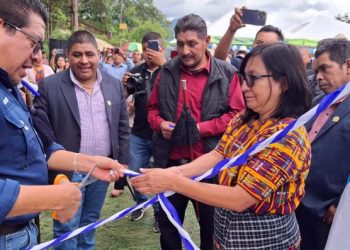 Entregan mejoramiento de caminos rurales en Chimaltenango
