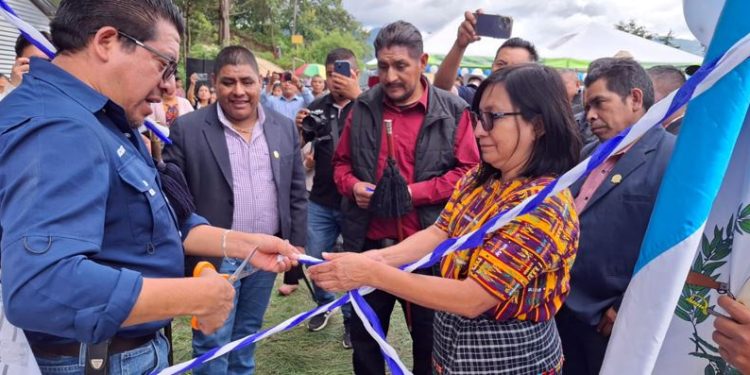 Entregan mejoramiento de caminos rurales en Chimaltenango