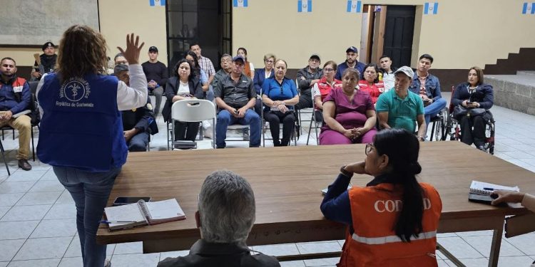 Activan alerta roja en Jalapa por dengue y lluvias en la región