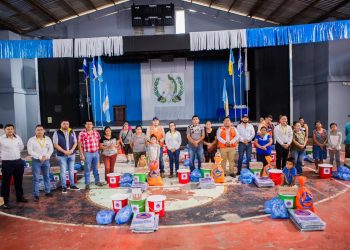 Entregan ayuda humanitaria a familias afectadas por inundaciones en Esquipulas, Chiquimula
