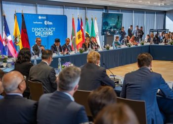 USAID en reunión con países beneficiados y socios de la iniciativa La Democracia Impulsa. / Foto: Embajada de Estados Unidos en Nepal.