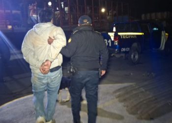 Recuperan furgón robado con mercancía valorada en medio millón de quetzales