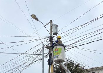 Al retirar los cables o reordenarlos, se obtiene una imagen más limpia y ordenada de la ciudad. / Foto: Municipalidad de Guatemala.