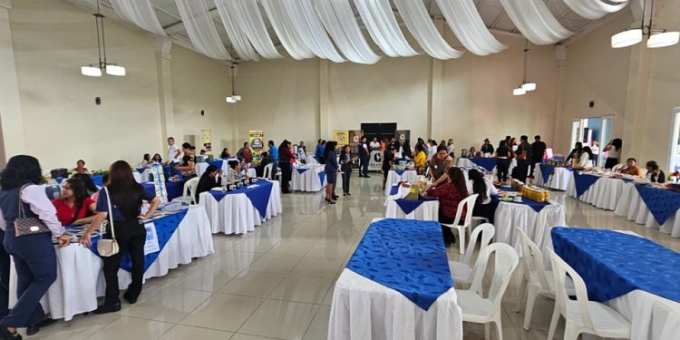 Más de 100 mujeres participan en Emprendedoras con Luz Propia en Jalapa