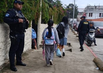 PNC mantiene acciones de seguridad y prevención en centros educativos de Quiché