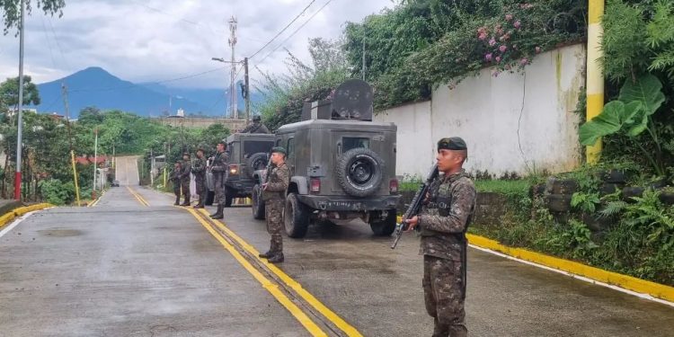 Ejército de Guatemala refuerza seguridad en Colomba Costa Cuca
