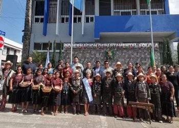 Desarrollan acto cívico para iniciar las celebraciones patrias en Sololá