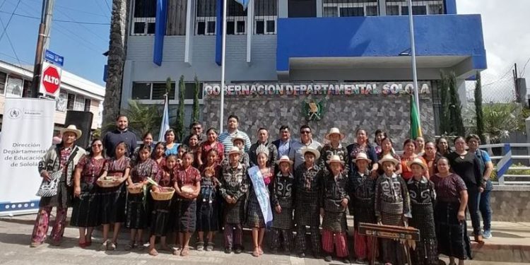 Desarrollan acto cívico para iniciar las celebraciones patrias en Sololá