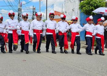 Segundo día de festejos patrios con caminata cívica en Jalapa