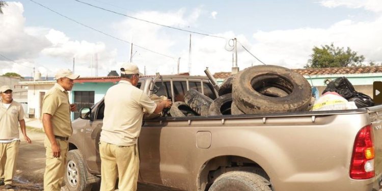Jalapa intensifica lucha contra el dengue con jornadas de deschatarrización y fumigación