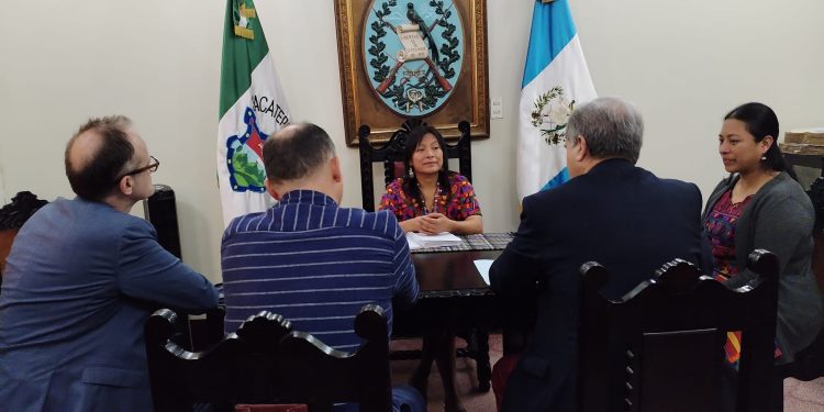 Gobernadora de Sacatepéquez sostiene reunión de trabajo con cuerpo diplomático de Francia