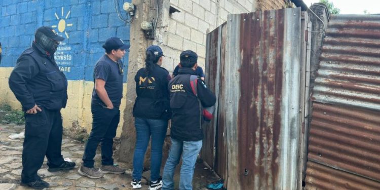 Continúan con el desarrollo de diligencias de allanamientos relacionadas con el caso de ejecuciones extrajudiciales ocurridas en San Andrés Itzapa, Chimaltenango./ Foto: MP