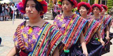 Estudiantes del nivel medio de San Marcos resaltan la cultura e identidad guatemaltecas