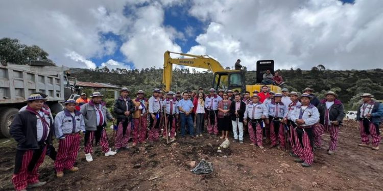 Avanza proyecto de saneamiento ambiental en Todos Santos Cuchumatán