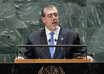 Presidente Arévalo instó a trabajar para enfrentar el reto del cambio climático. / Foto: EFE.