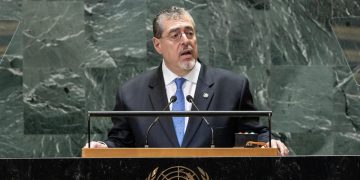 Presidente Arévalo instó a trabajar para enfrentar el reto del cambio climático. / Foto: EFE.