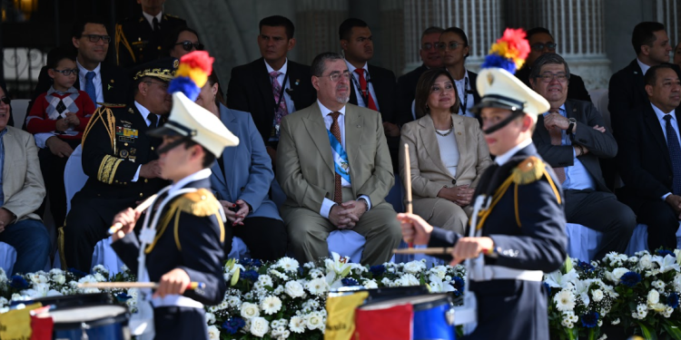 En vivo: Desfile del 15 de septiembre recorre las calles de la zona 1