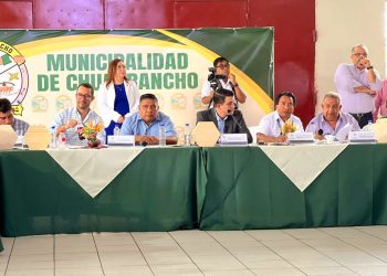 Reunión ordinaria del Consejo Departamental de Desarrollo en Chuarrancho, Guatemala