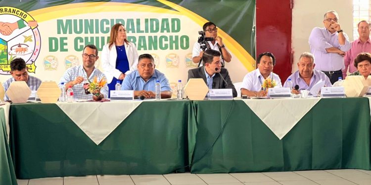 Reunión ordinaria del Consejo Departamental de Desarrollo en Chuarrancho, Guatemala