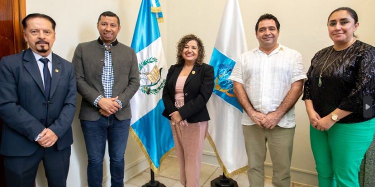 Avanzan programas sociales y de infraestructura vial en Petén