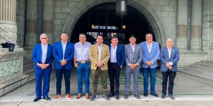 Ejecutivo da seguimiento a proyectos para fortalecer desarrollo en Petén