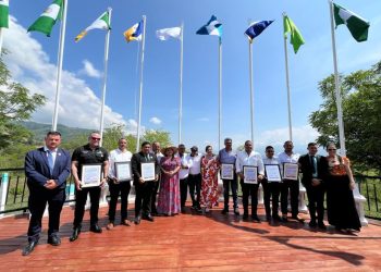 Inauguración de la Plaza las Banderas en el municipio de San José La Arada