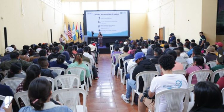 Lanzan campaña para combatir fraudes en visas temporales de trabajo llega en Huehuetenango