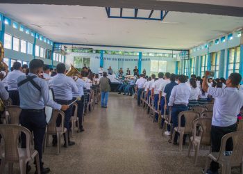 Primera feria de ofertas académicas reúne a estudiantes y graduandos en Chiquimula