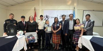 Niño de Totonicapán destaca en certamen de dibujo y pintura organizado por el Mingob