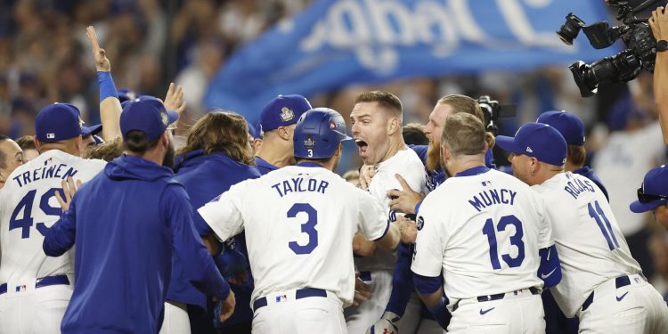 Los Dodgers dejan tirados a los Yankees con dramática victoria en extra innings en la Serie Mundial
