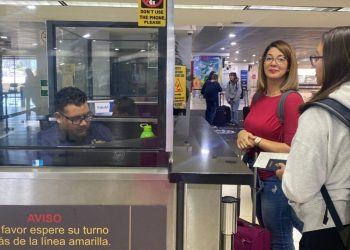 Diferentes áreas de la terminal aérea del Aeropuerto Internacional La Aurora se utilizaban para colocar publicidad.