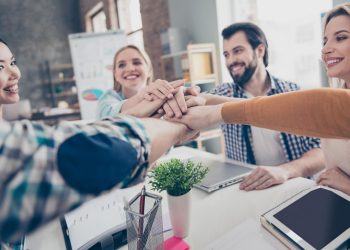 La armonía laboral es clave para una buena salud mental. / Foto: 123RF.