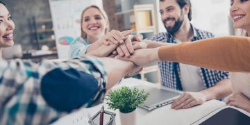 La armonía laboral es clave para una buena salud mental. / Foto: 123RF.