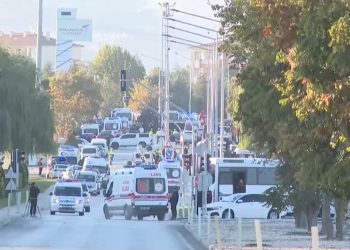 El ataque en una instalación aeronáutica militar turca en Ankara, se le atribuye a un grupo del Kurdistán.