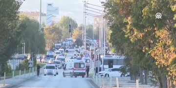 El ataque en una instalación aeronáutica militar turca en Ankara, se le atribuye a un grupo del Kurdistán.