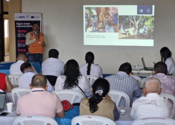 El Ministerio de Salud Pública y Asistencia Social junto con la Organización Panamericana de la Salud y la Conred impartieron un taller para la erradicación del dengue en Jutiapa. / Foto; Conred.