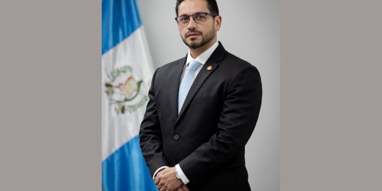 CIV acepta renuncia del viceministro administrativo y financiero, Adrián Zapata Alamilla