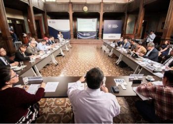 Aprueban precálculo matemático de asignación constitucional a las municipalidades para 2025