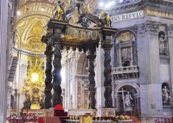 Baldaquino de San Pedro, obra de Bernini. / Foto: Holyart.es.