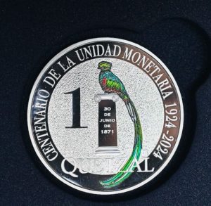 Banguat presenta moneda conmemorativa de un quetzal . / Foto: Banguat.