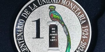 Banguat presenta moneda conmemorativa de un quetzal . / Foto: Banguat.