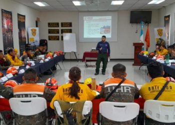 La Conred impartió el curso de bombero forestal a un grupo de 32 nuevos integrantes de la Brigada de Respuesta a Incendios Forestales y de la Brigada Humanitaria de Rescate del Ejército de Guatemala. / Foto: Conred.