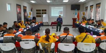 La Conred impartió el curso de bombero forestal a un grupo de 32 nuevos integrantes de la Brigada de Respuesta a Incendios Forestales y de la Brigada Humanitaria de Rescate del Ejército de Guatemala. / Foto: Conred.