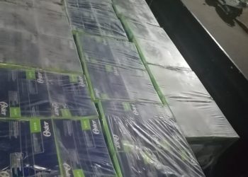 Oportuna denuncia ciudadana permite que agentes de la PNC logren la captura y recuperación de un lote de 52 licuadoras que momentos antes habían sido robadas en una bodega, en Malacatán, San Marcos. / Foto: PNC.