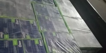 Oportuna denuncia ciudadana permite que agentes de la PNC logren la captura y recuperación de un lote de 52 licuadoras que momentos antes habían sido robadas en una bodega, en Malacatán, San Marcos. / Foto: PNC.