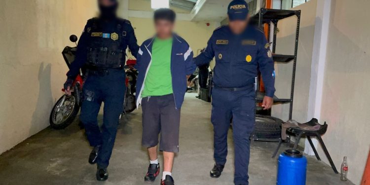 Capturan a presunto motosicario tras ataque en fiesta de disfraces en la zona 7