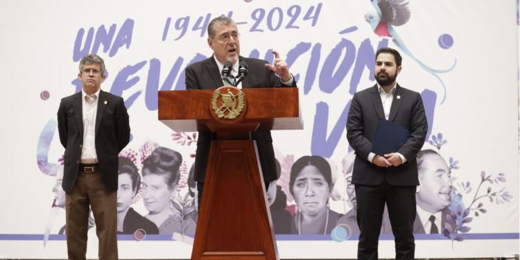 Presidente Arévalo anuncia actividades conmemorativas por el aniversario de la Revolución de 1944. / Foto: Dickéns Zamora.