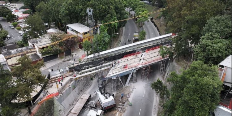 Continúan los trabajos de desmontaje del Puente Adolfo Mijangos López