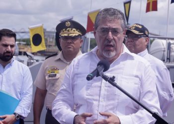 El presidente Bernardo Arévalo instó a los nuevos magistrados a recuperar la confianza en la justicia. /Foto: Diekéns Zamora